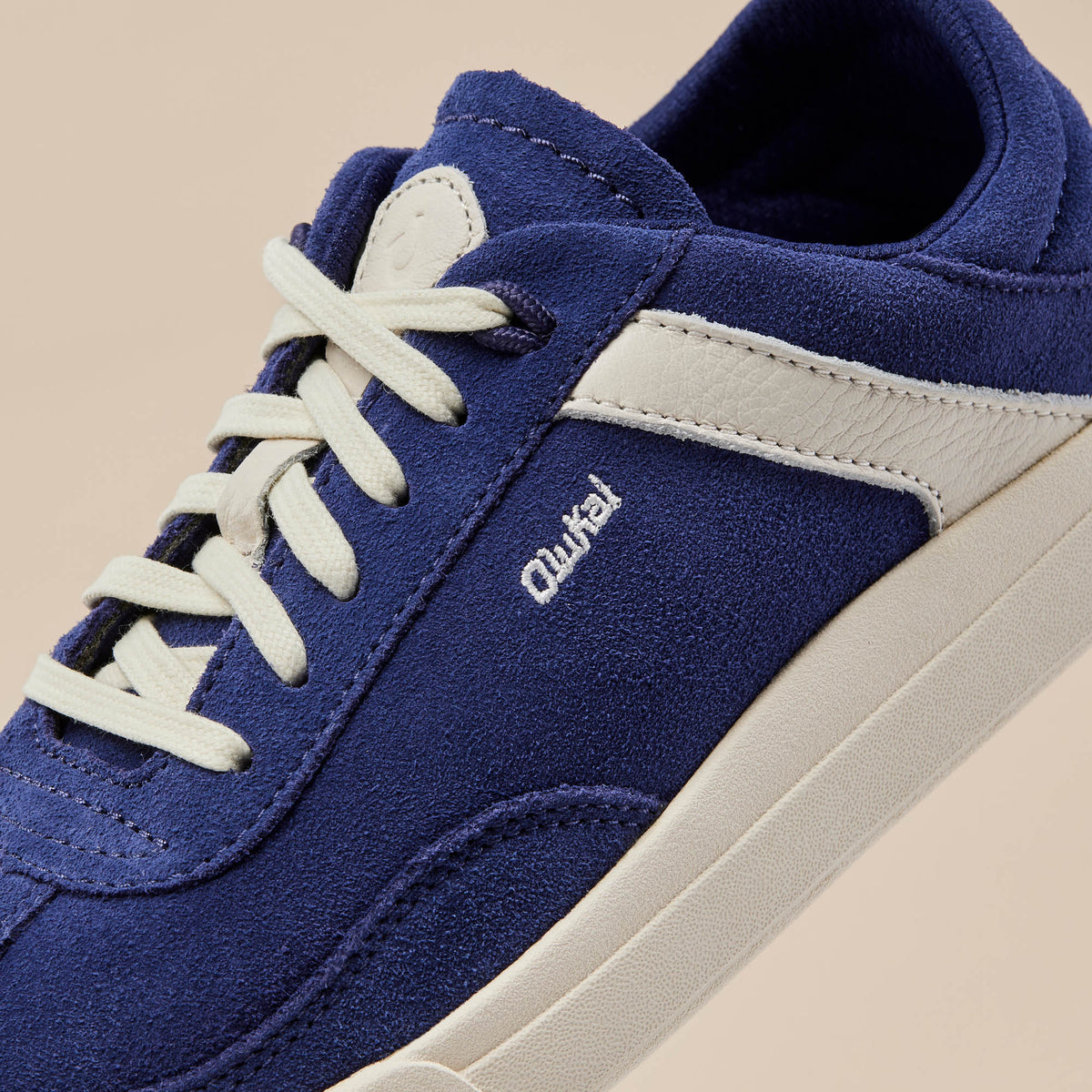 OluKai Exclusive - Hā‘upu Women’s Leather Sneakers - Navy / Off White