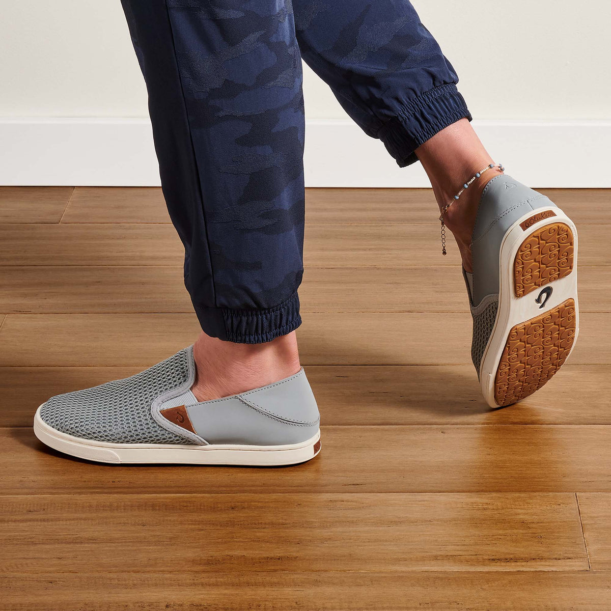 OluKai Smart Buy - OluKai Pehuea - Pale Grey | Women's Sneakers