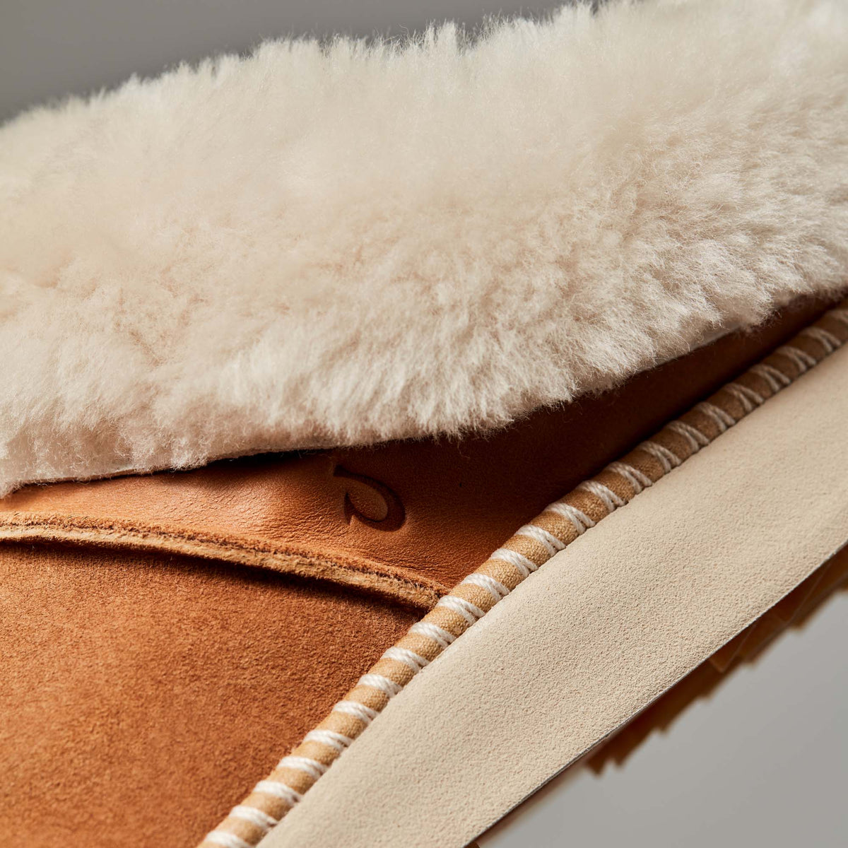 OluKai Best Price - Ku‘i Women‘s Slip-On Slippers - Tan / Bone