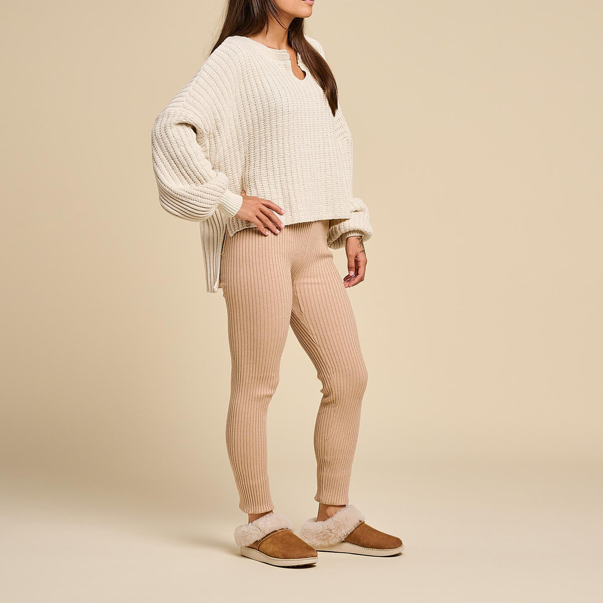 OluKai Best Price - Ku‘i Women‘s Slip-On Slippers - Tan / Bone