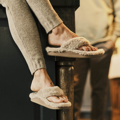 OluKai Sale - Kīpe'a Heu Women‘s Flip Flop Slippers - Tan