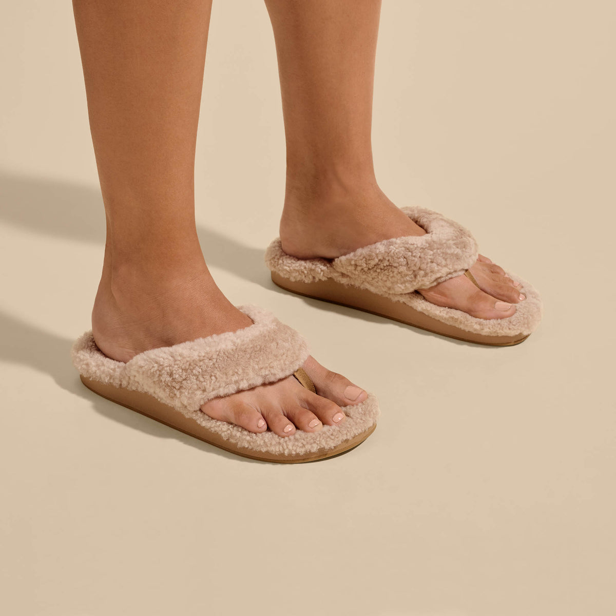 OluKai Sale - Kīpe'a Heu Women‘s Flip Flop Slippers - Tan