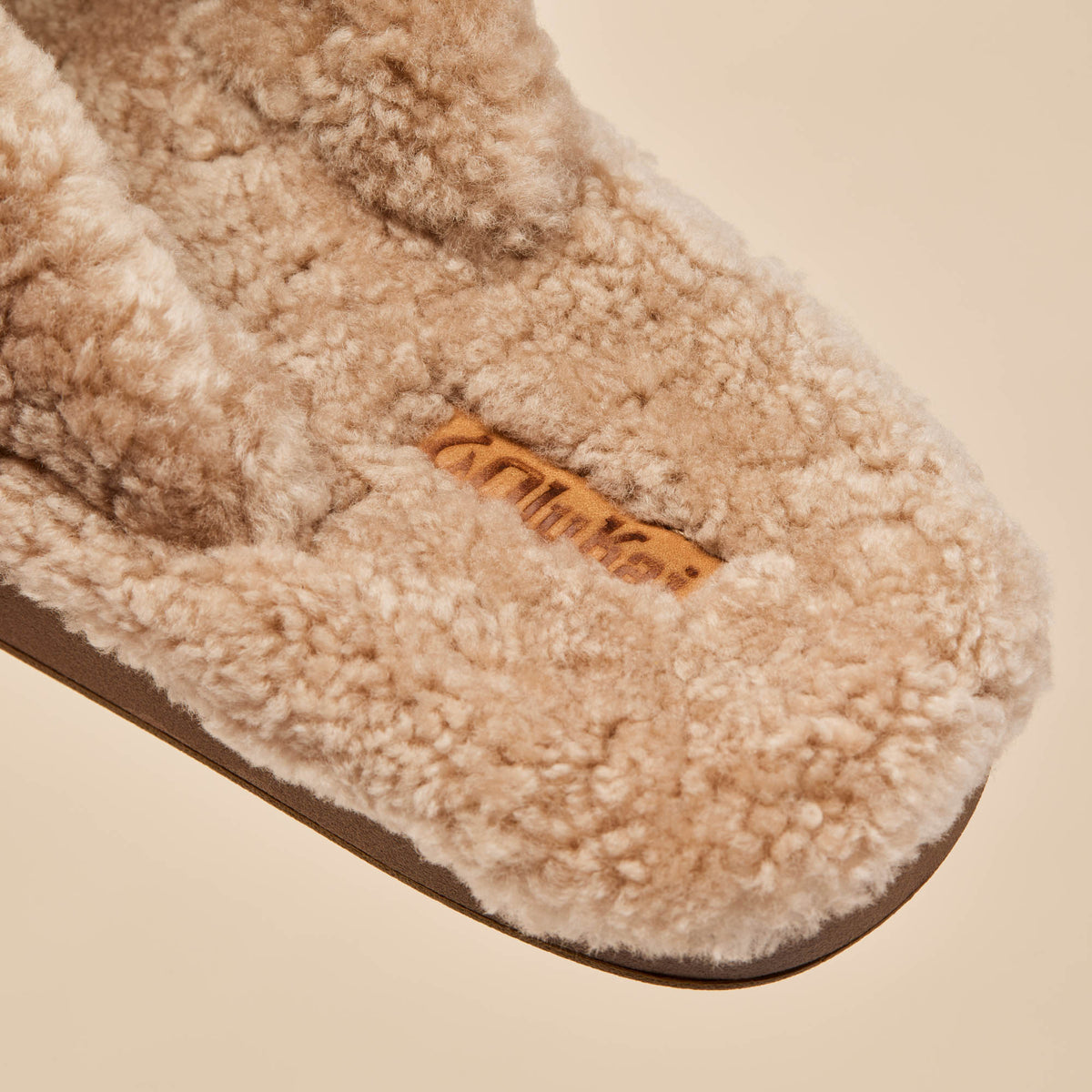 OluKai Sale - Kīpe'a Heu Women‘s Flip Flop Slippers - Tan