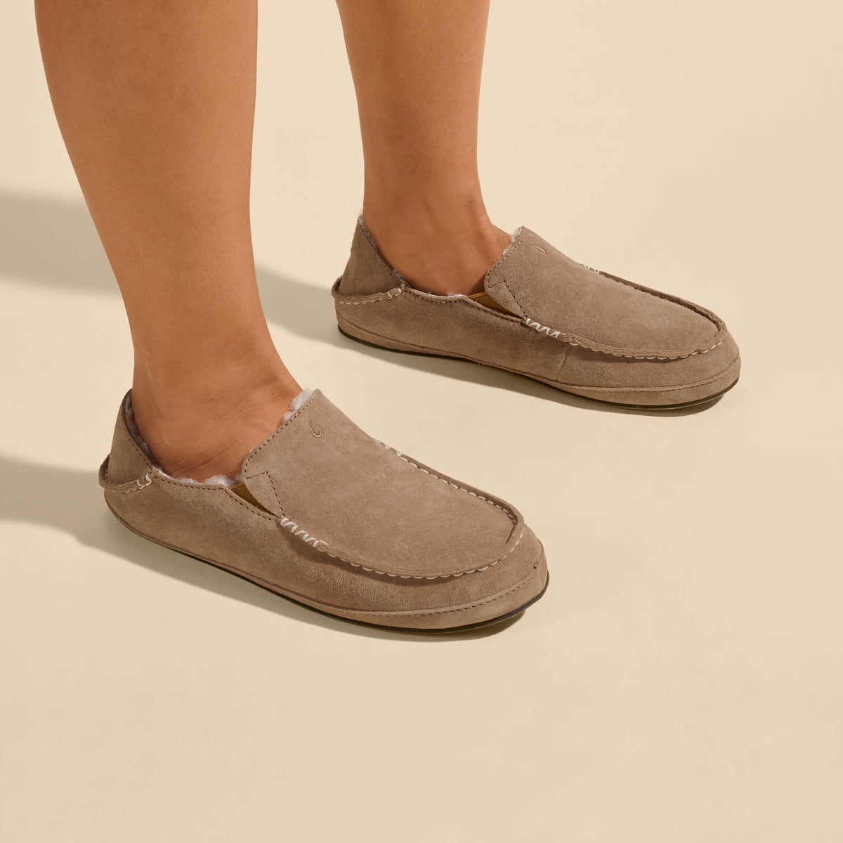 OluKai Great Value - Nohea Women's Leather Slippers - Tan