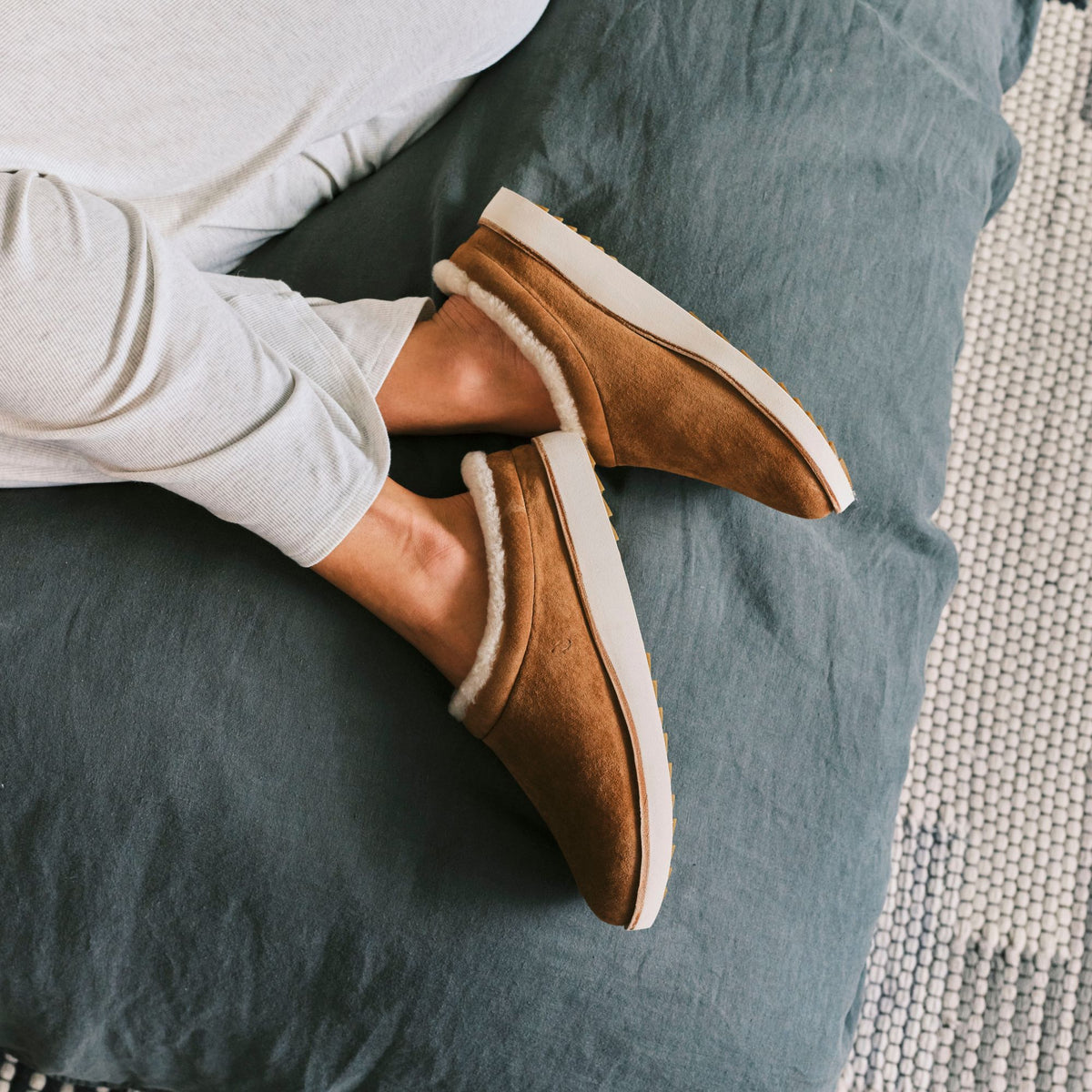 OluKai Hot Sale - Mani - Tan / Golden Sand