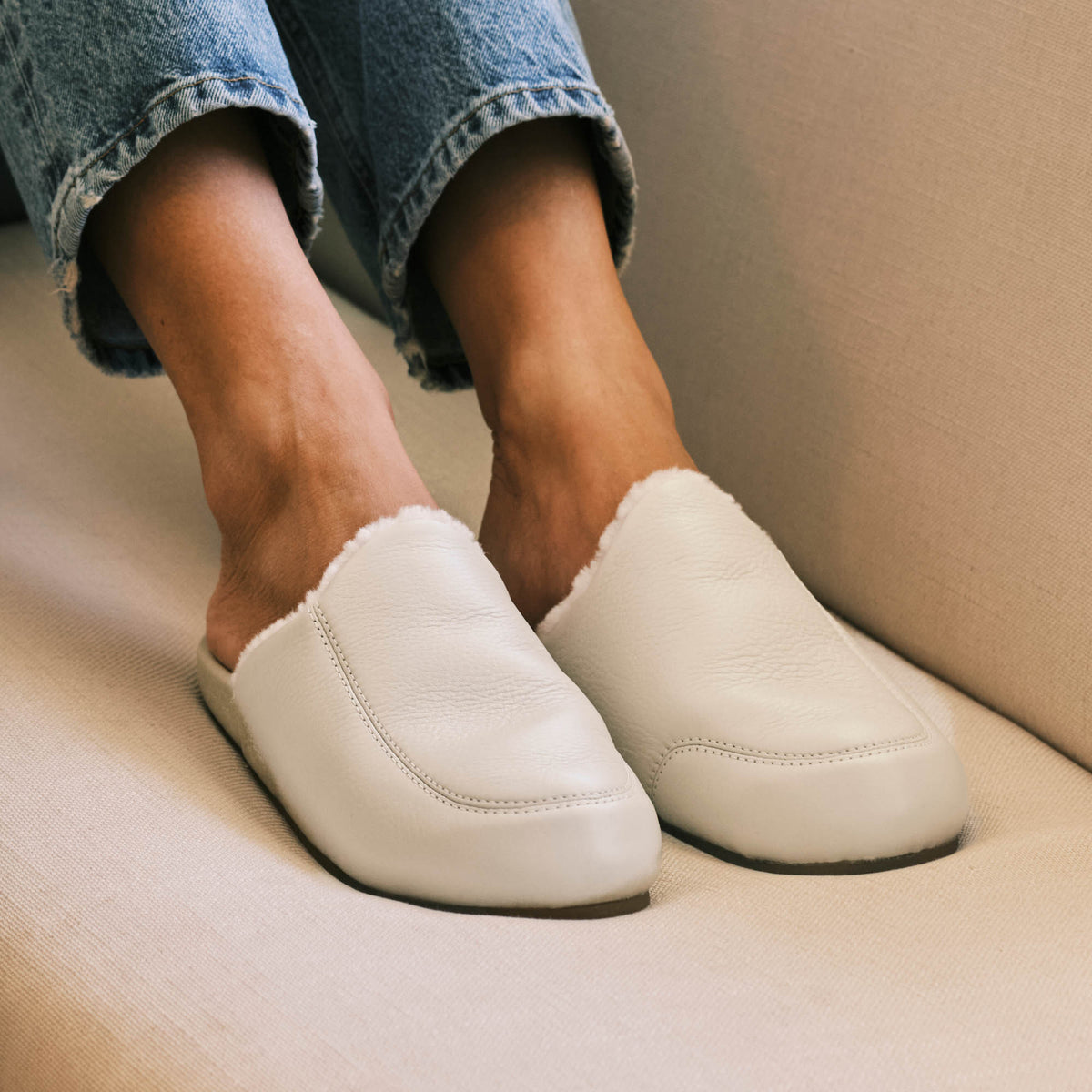 OluKai Top Pick - Kōnea Women’s Leather Slipper Mules - Bone
