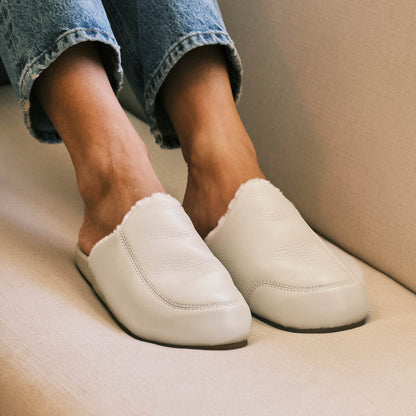OluKai Top Pick - Kōnea Women’s Leather Slipper Mules - Bone