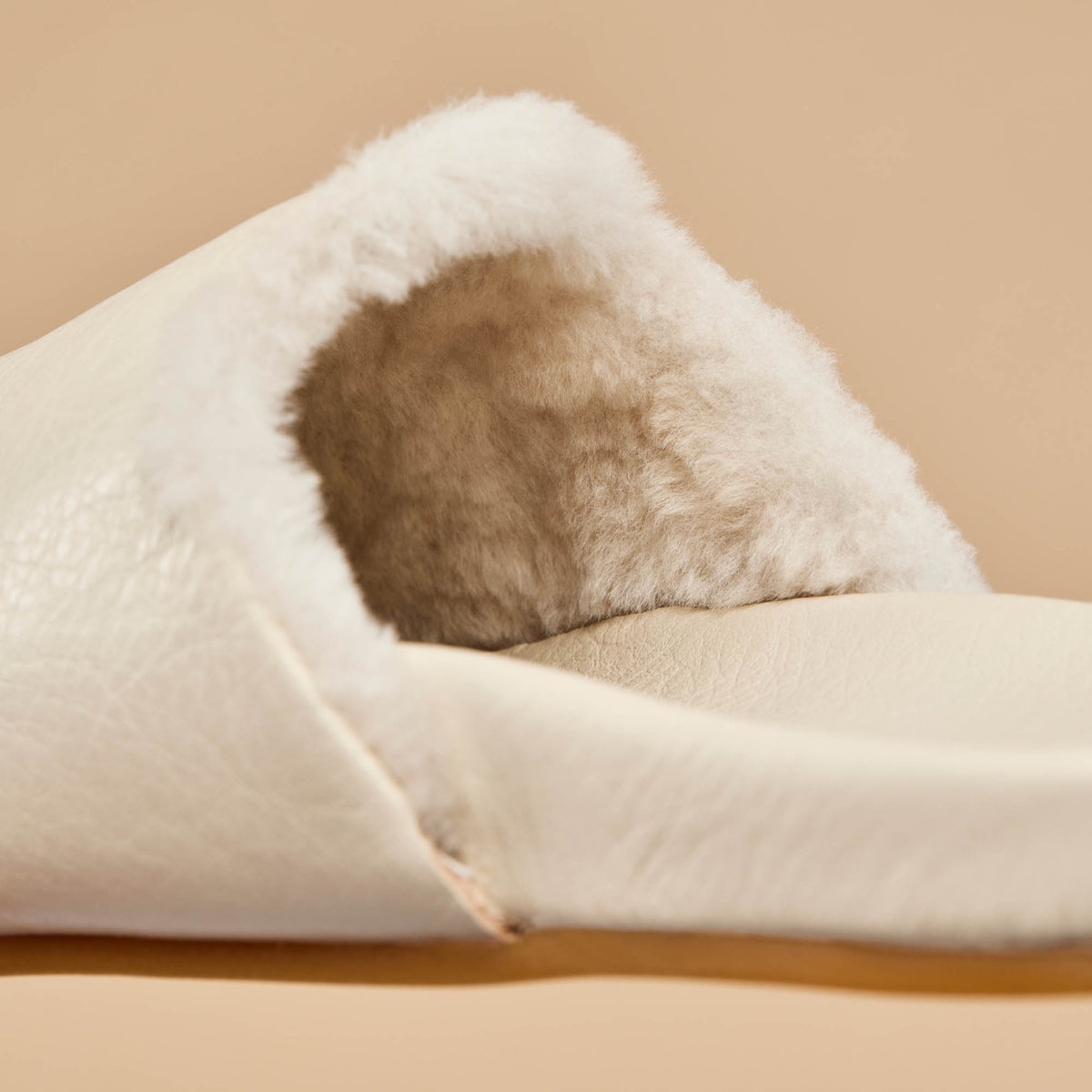 OluKai Top Pick - Kōnea Women’s Leather Slipper Mules - Bone