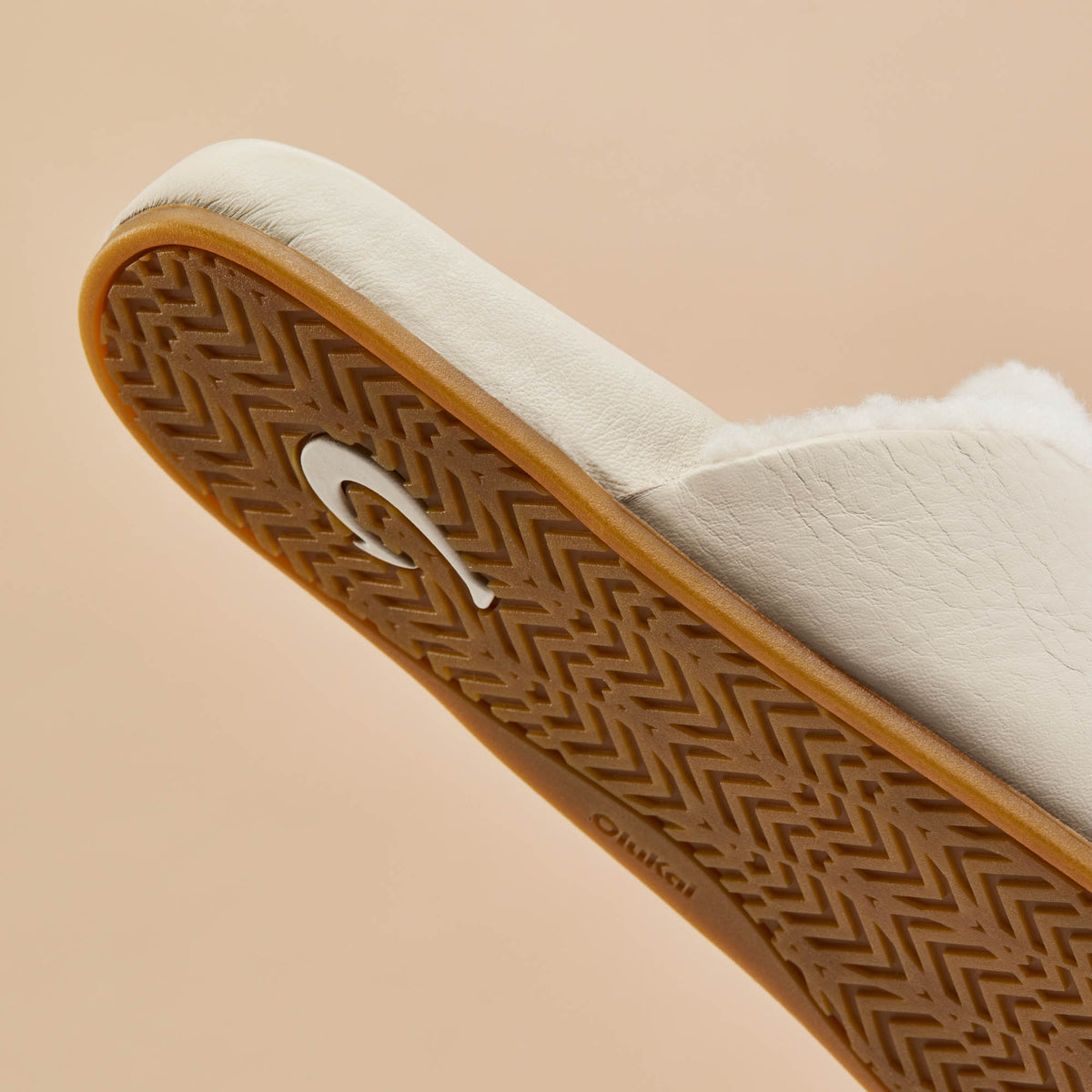 OluKai Top Pick - Kōnea Women’s Leather Slipper Mules - Bone
