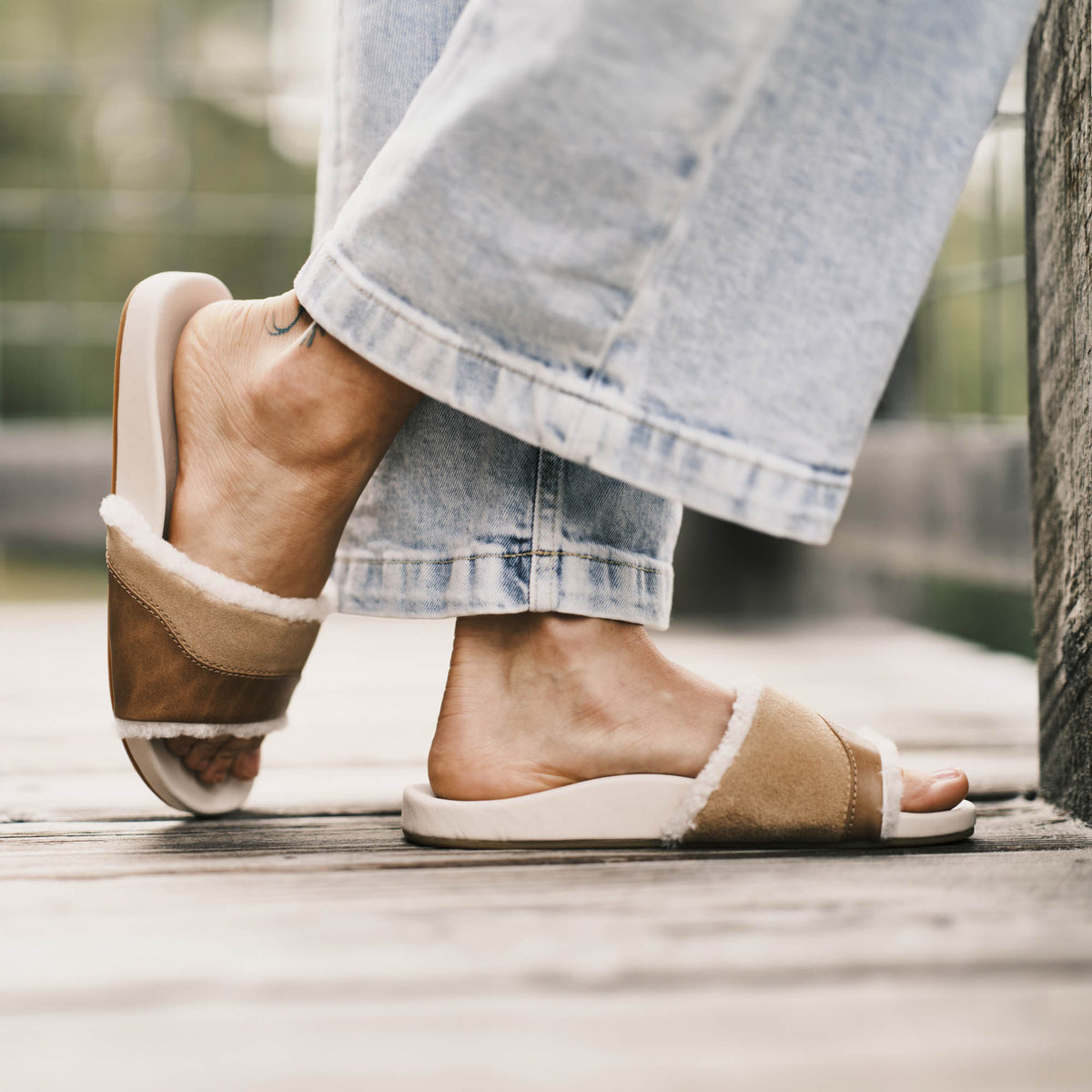 OluKai Great Value - Hō‘ala Slide Women’s Slide Slipper Sandals - Tan / Puka