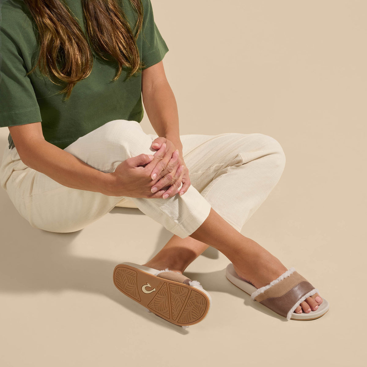 OluKai Great Value - Hō‘ala Slide Women’s Slide Slipper Sandals - Tan / Puka