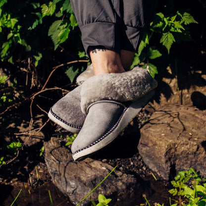 OluKai Discount - Ku‘i Women’s Fuzzy Slip-On Slippers - Fog