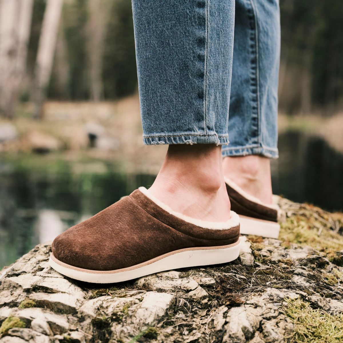 OluKai Popular - Mani - Dark Oak / Golden Sand