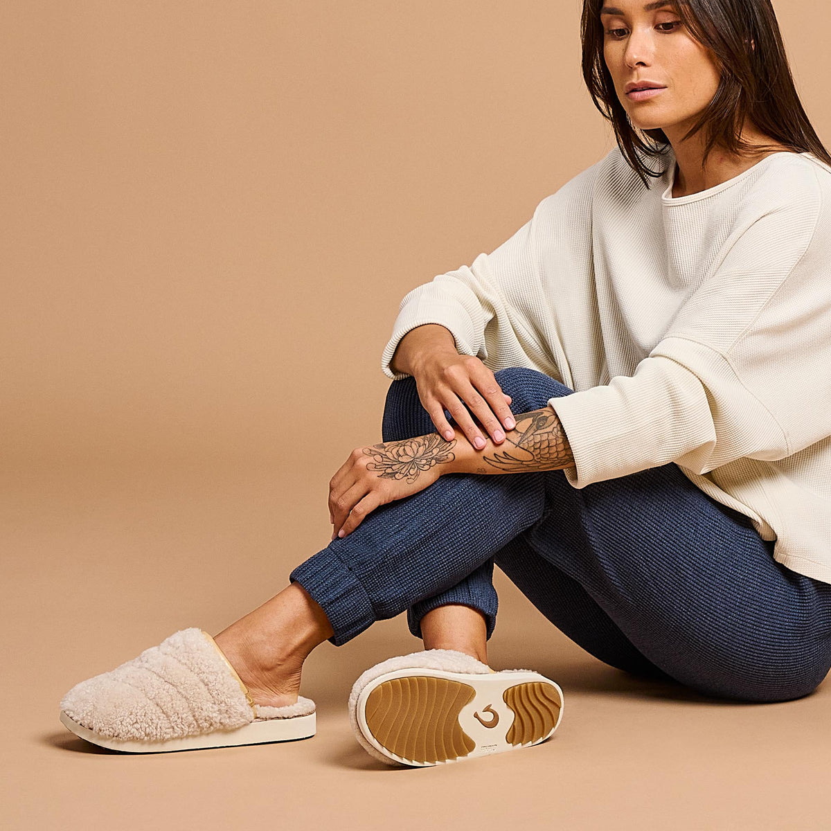 OluKai Exclusive - Pūpū Mua Women’s Shearling Mule Slipper - Tapa