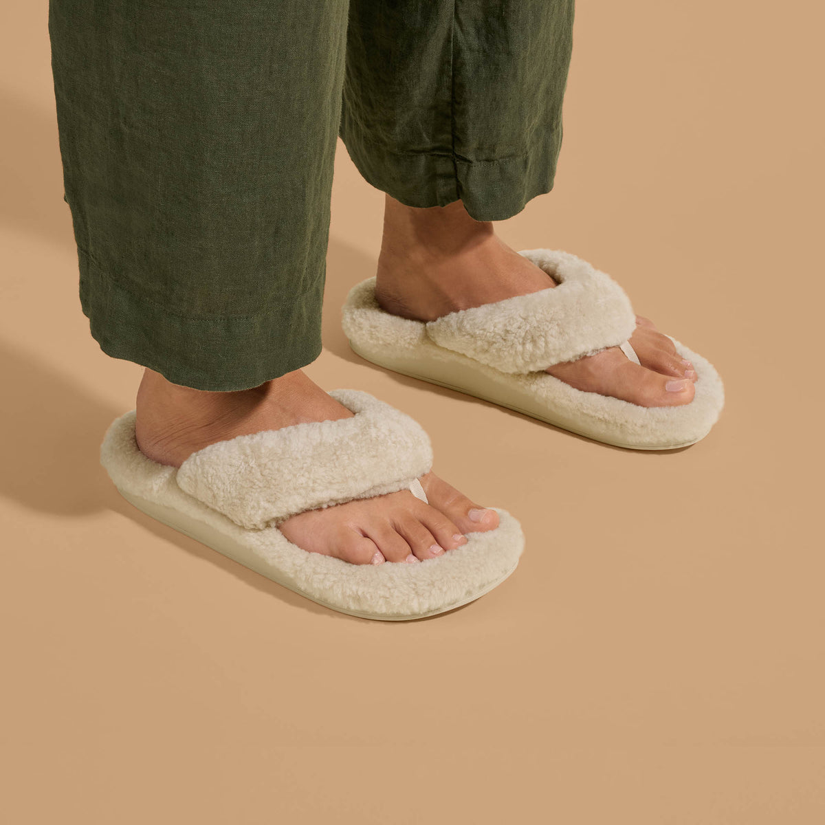 OluKai Smart Buy - Kīpe'a Heu Women‘s Flip Flop Slippers - Tapa