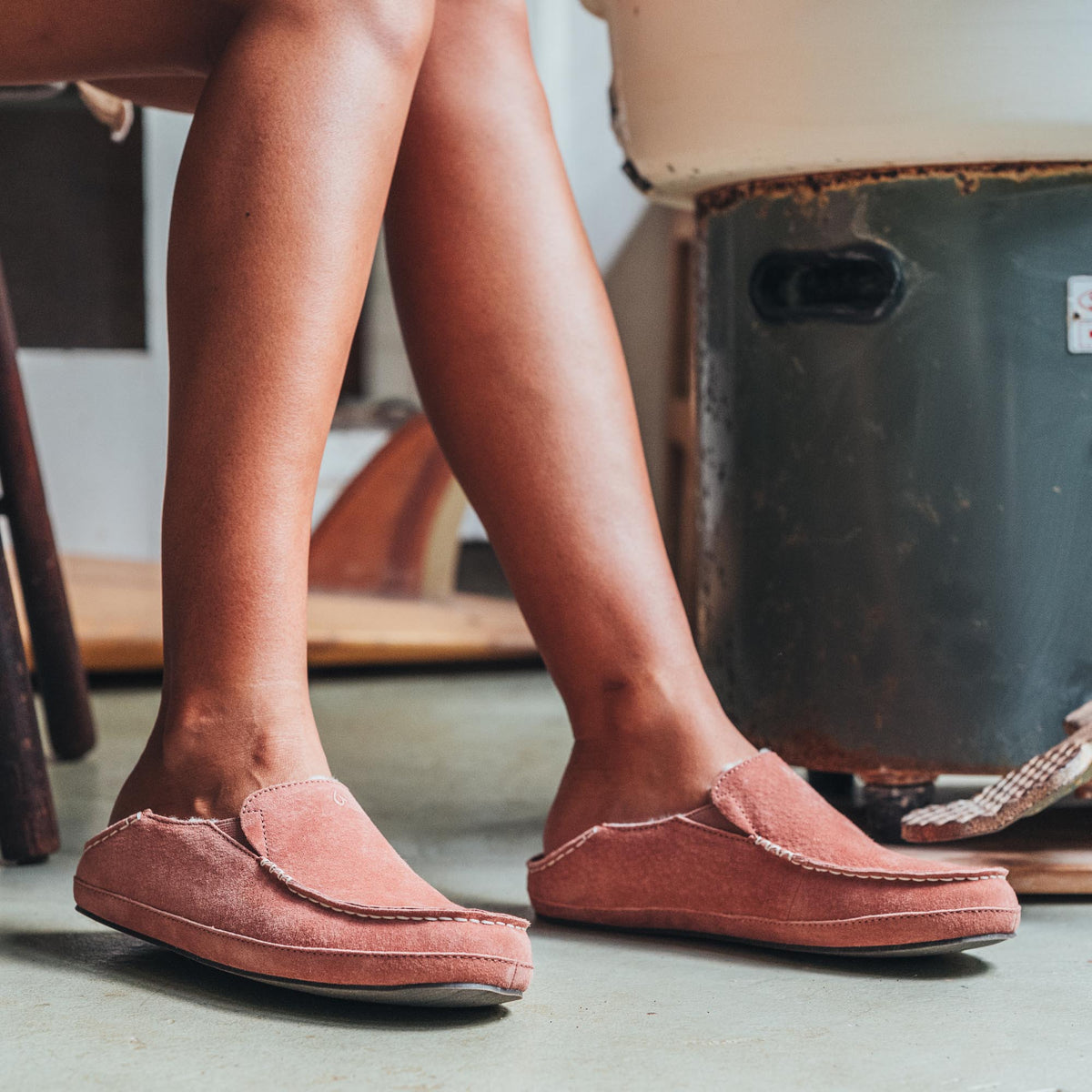 OluKai Special Offer - Nohea Women's Leather Slippers - Cedarwood