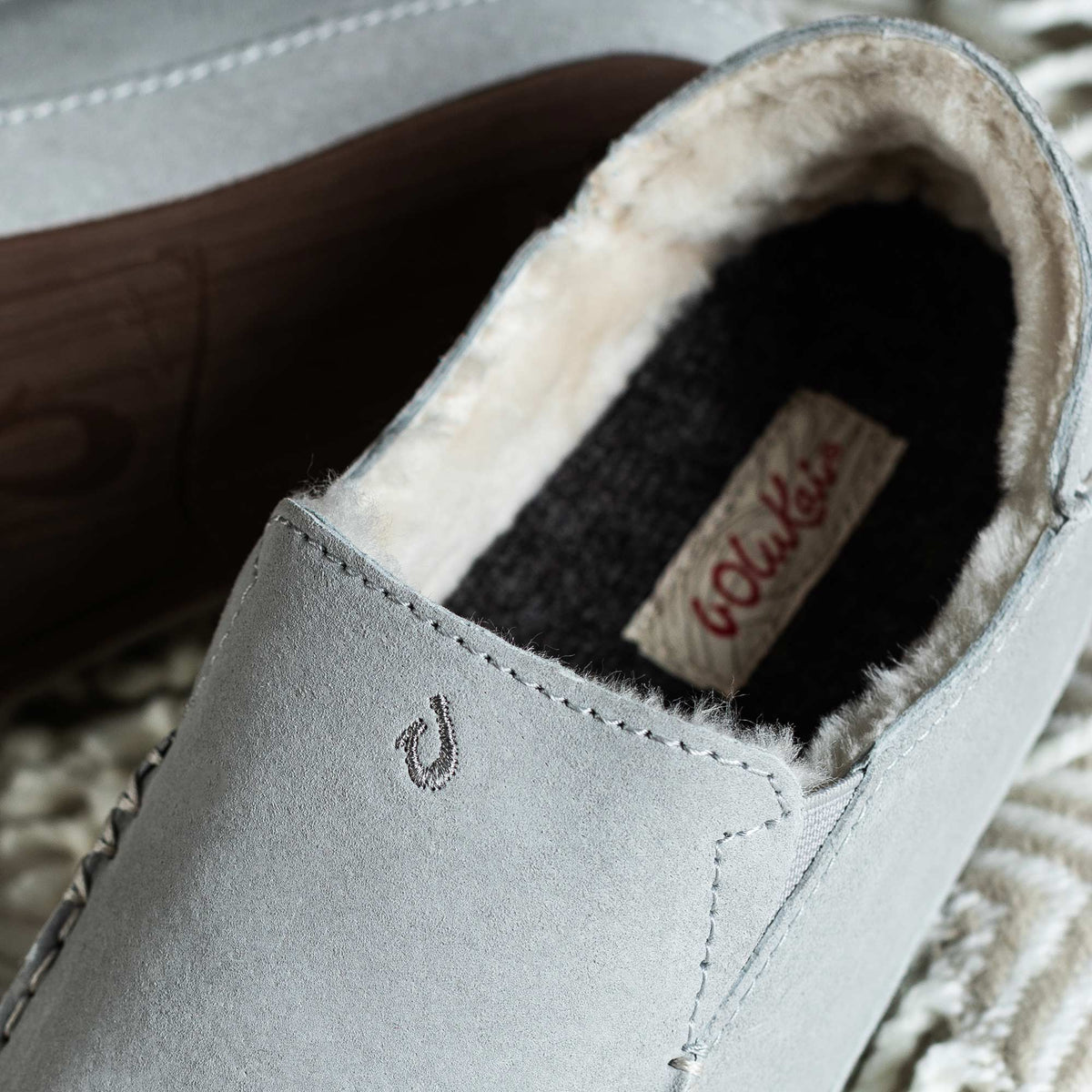 OluKai Essential - Nohea Women's Leather Slippers - Pale Grey