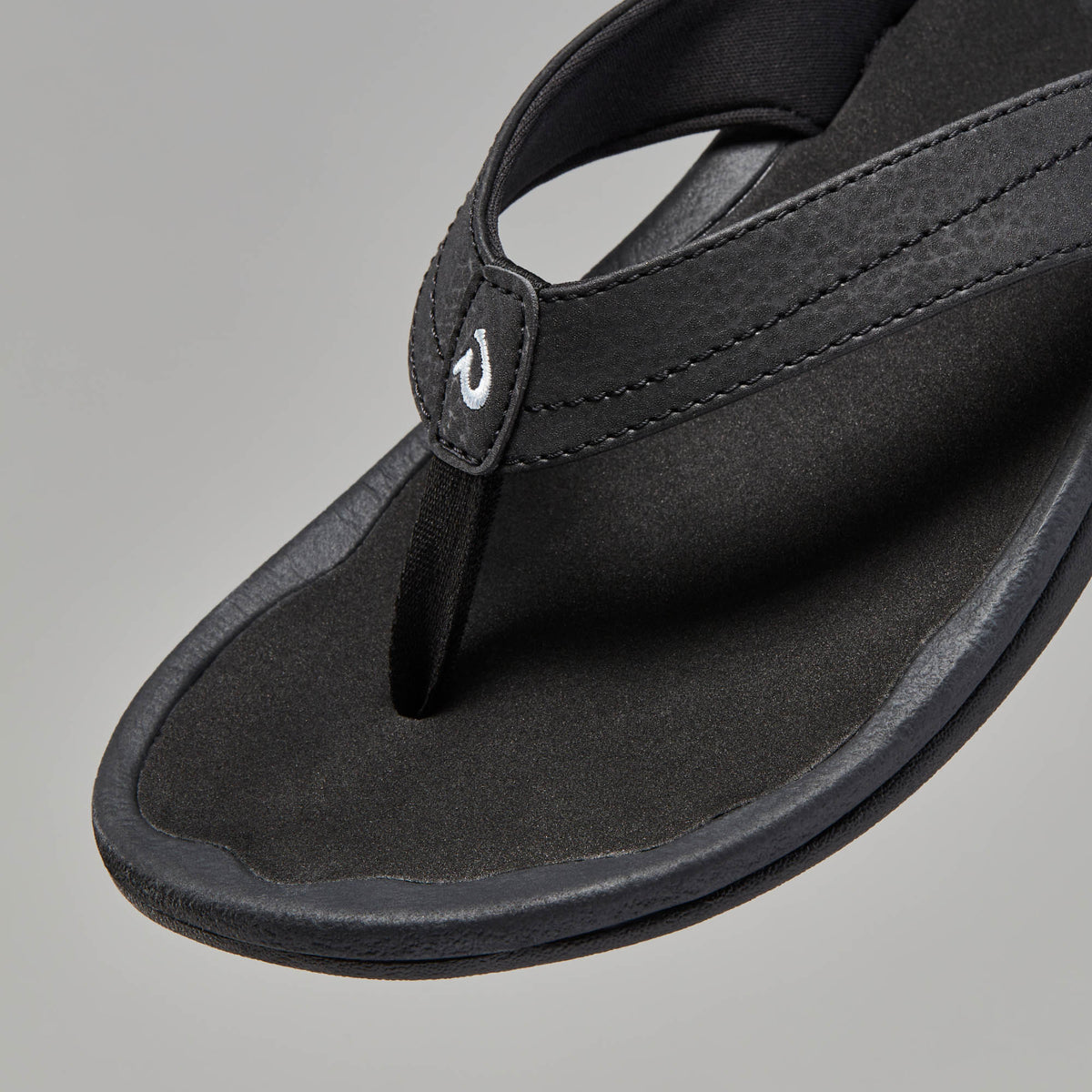 OluKai Smart Buy - ‘Ohana Women's Best Selling Beach Sandals - Black