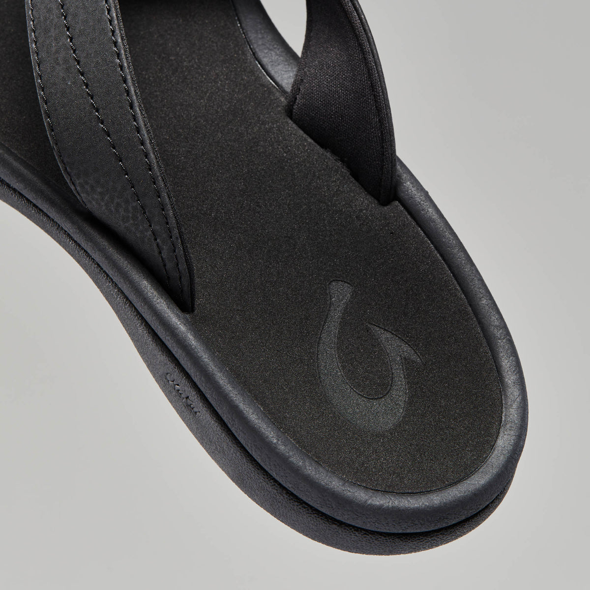 OluKai Smart Buy - ‘Ohana Women's Best Selling Beach Sandals - Black