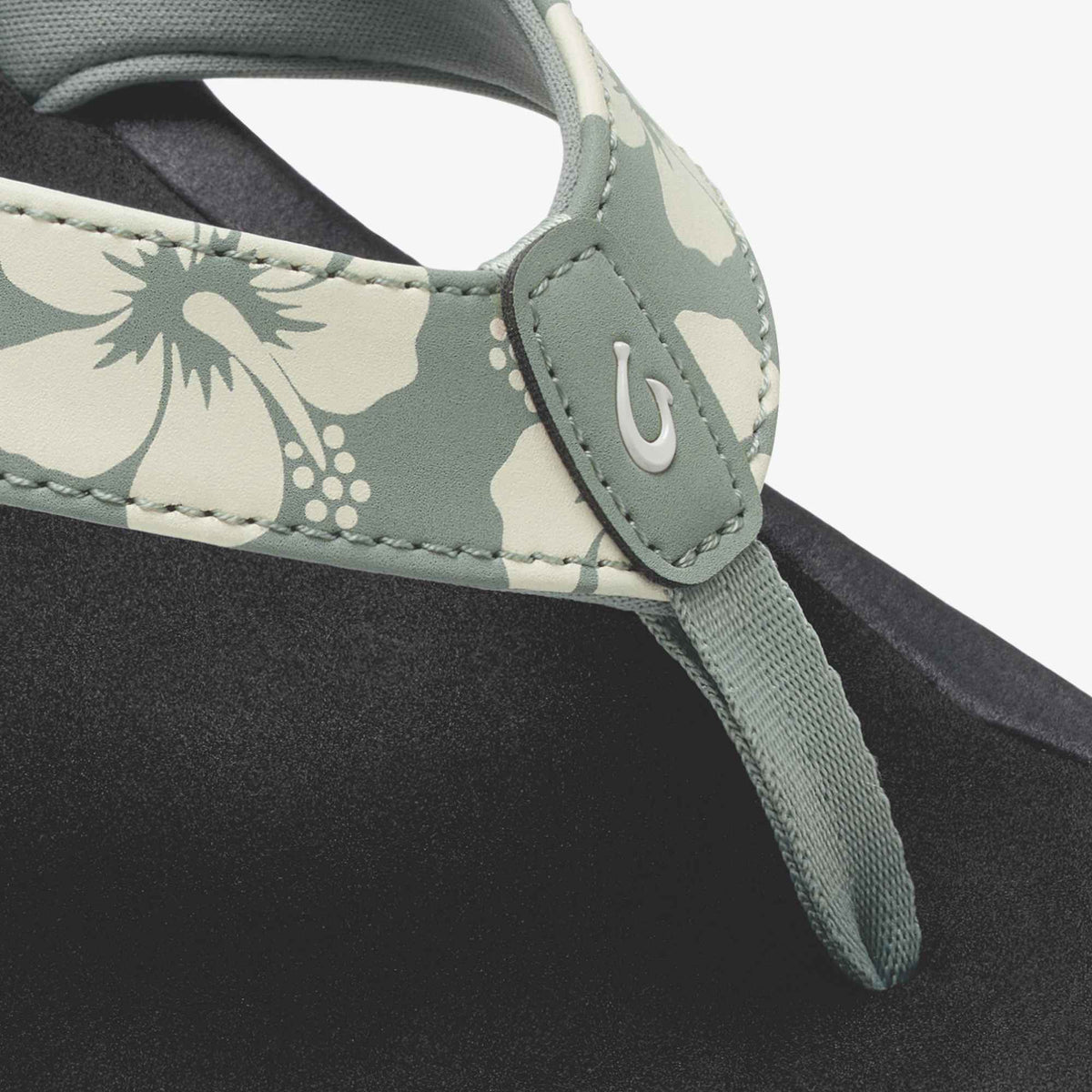OluKai Great Value - ‘Ohana - Silver Pine / Pua