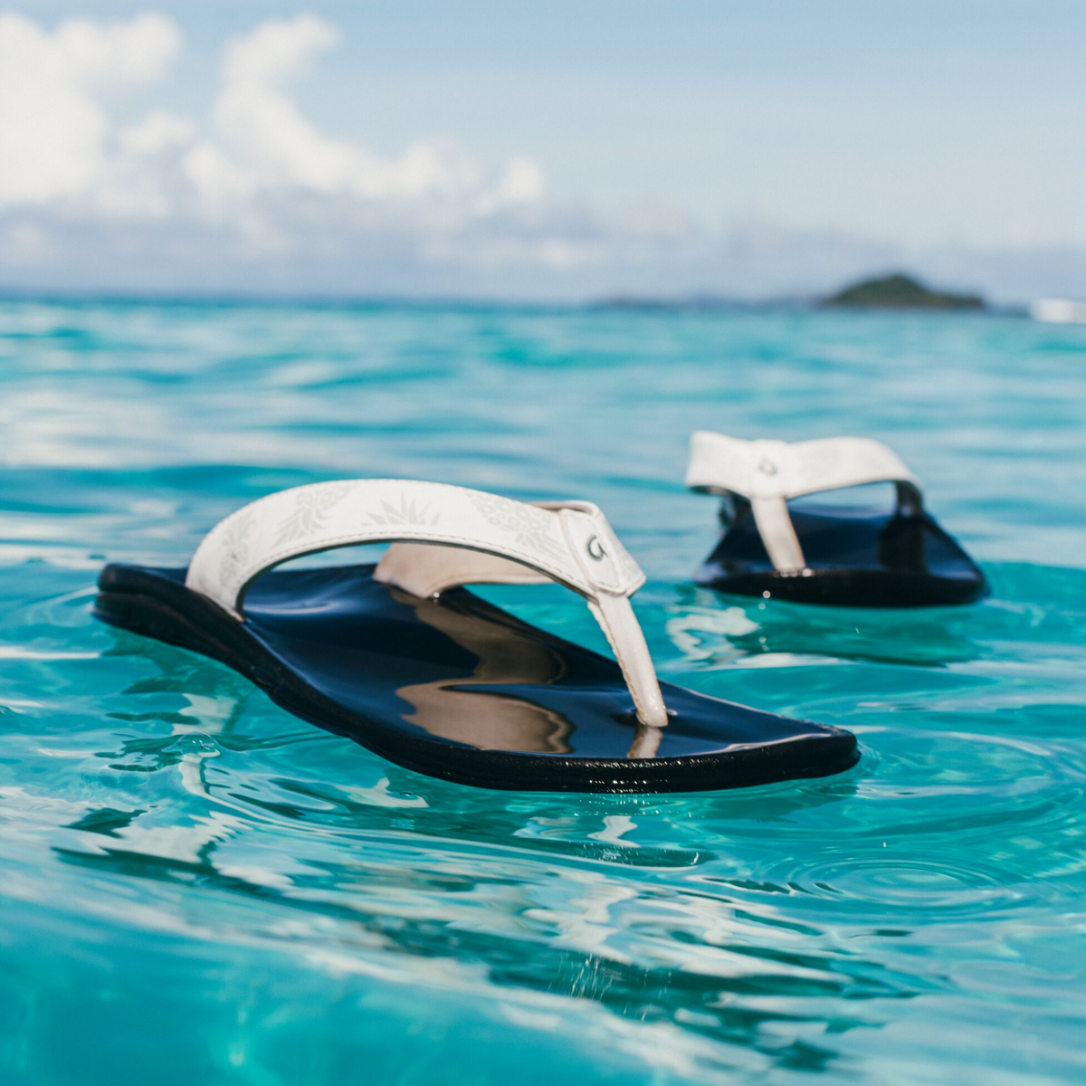 OluKai Latest - ‘Ohana Women's Beach Sandals - Bright White / Hua