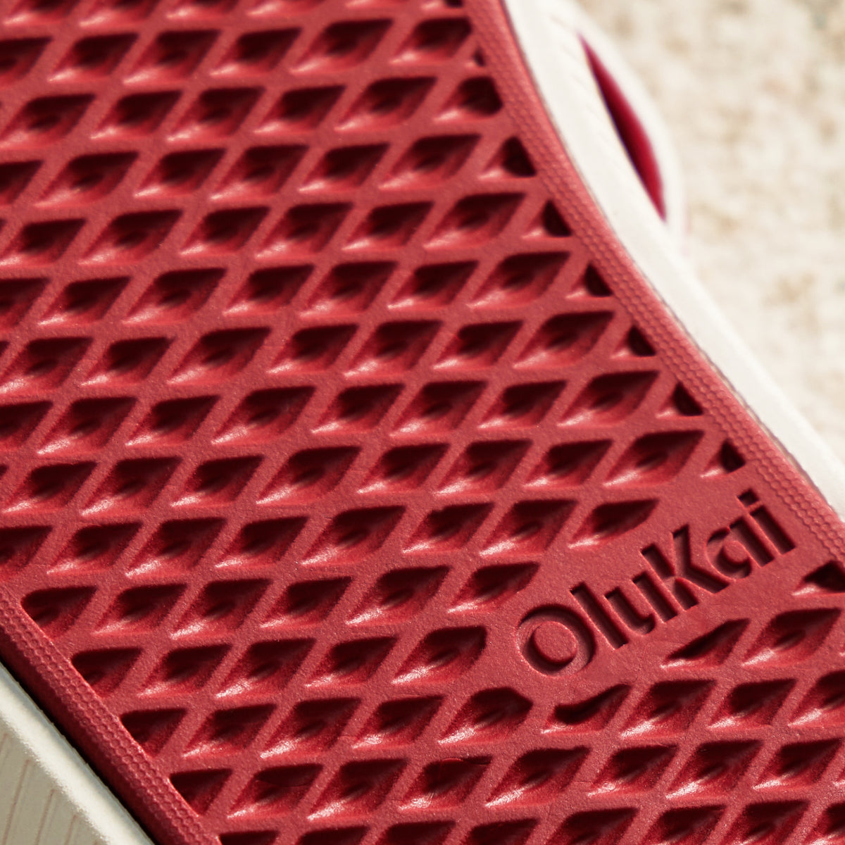 OluKai Best Price - Ulele - Off White / Deep Red