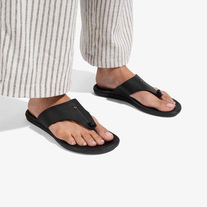 OluKai Sale - Hoʻopio Mele - Black / Black