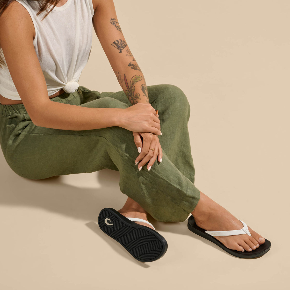 OluKai Special Offer - ‘Uiki Women’s Everyday Beach Sandals - Bright White / Lava Rock