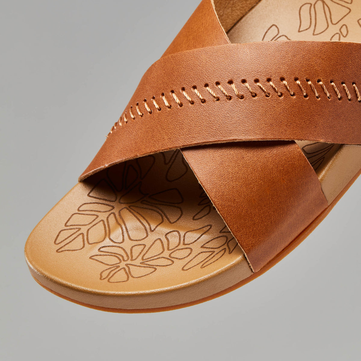 OluKai Sale - Kipe‘a ‘Olu Women‘s Slide Sandals - Sahara