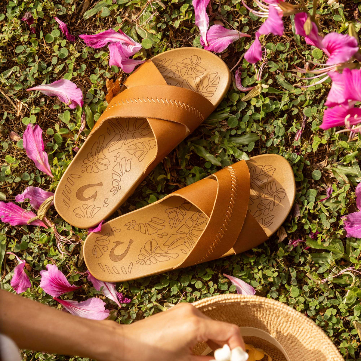 OluKai Sale - Kipe‘a ‘Olu Women‘s Slide Sandals - Sahara