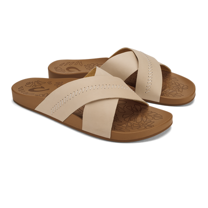 OluKai Essential - Kipe‘a ‘Olu Women‘s Slide Sandals - Puka / Tan