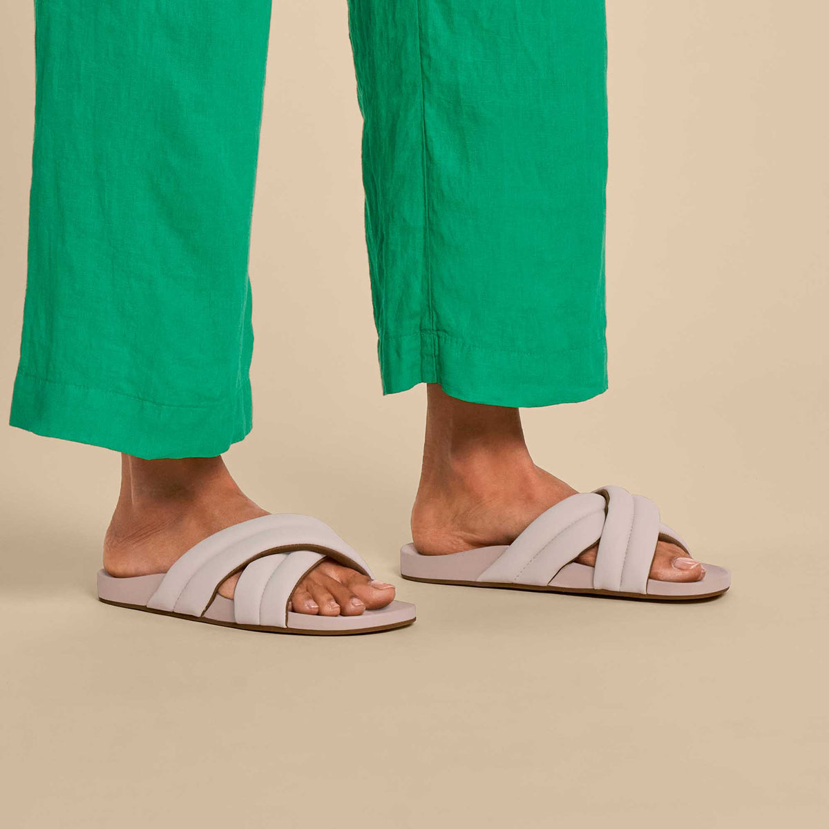 OluKai Value - Hila Women’s Beach Slide Sandals - Cloudy