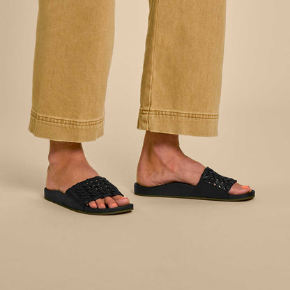 OluKai Value - Kāmola Women’s Leather Slide Sandals - Black