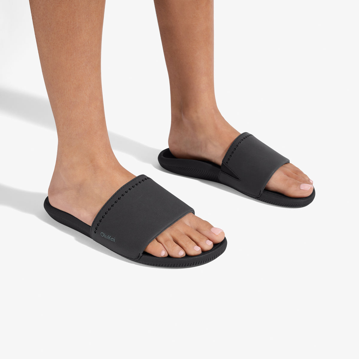 OluKai Trending - Ulele Slide - Black / Black