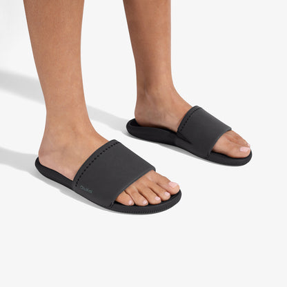 OluKai Trending - Ulele Slide - Black / Black
