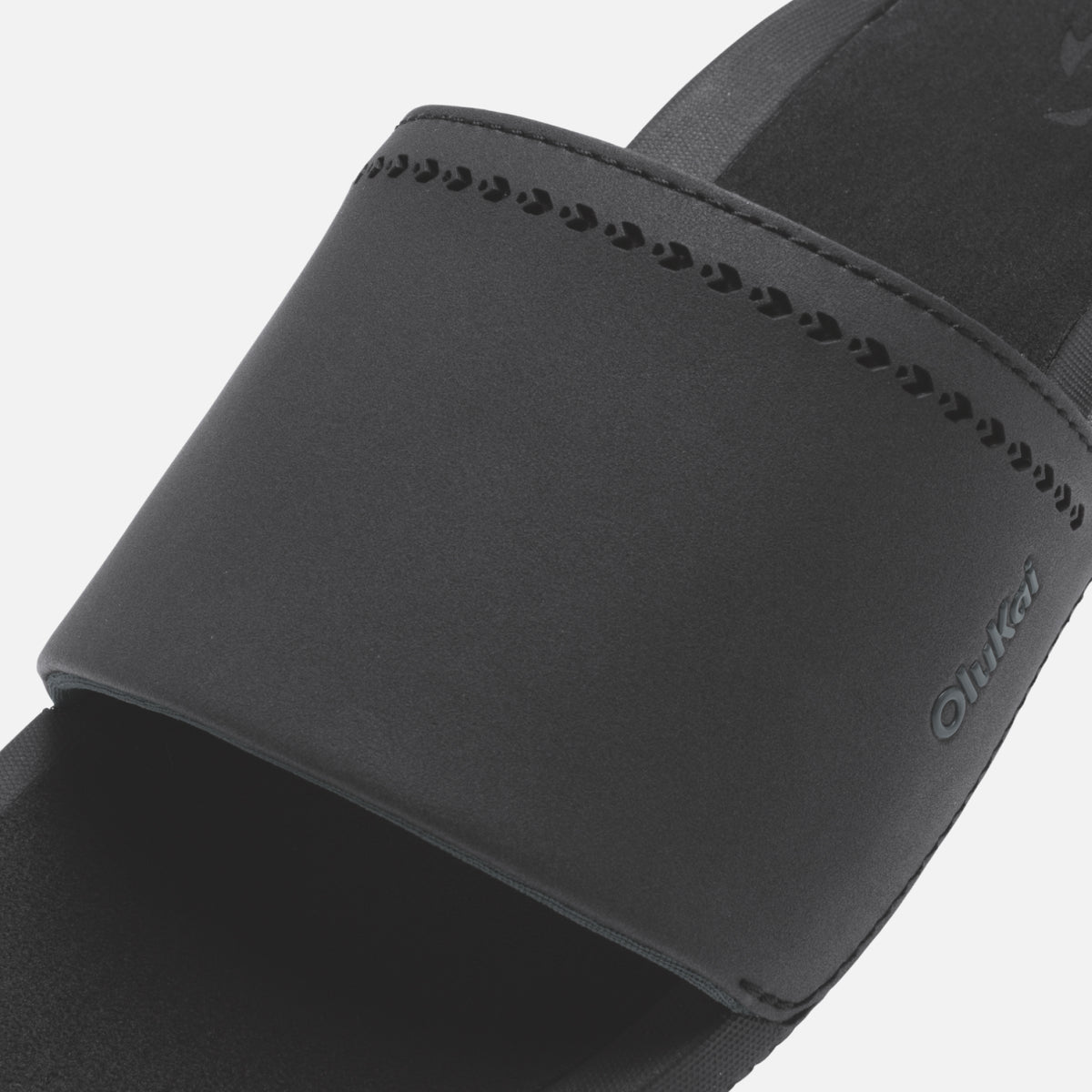 OluKai Trending - Ulele Slide - Black / Black