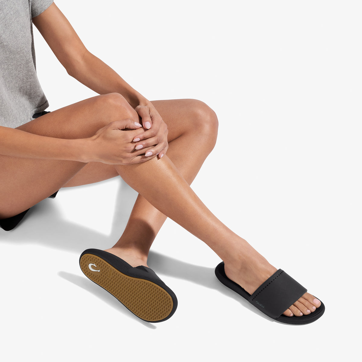 OluKai Trending - Ulele Slide - Black / Black