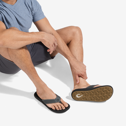 OluKai Trending - Ulele - Dark Shadow / Lava Rock